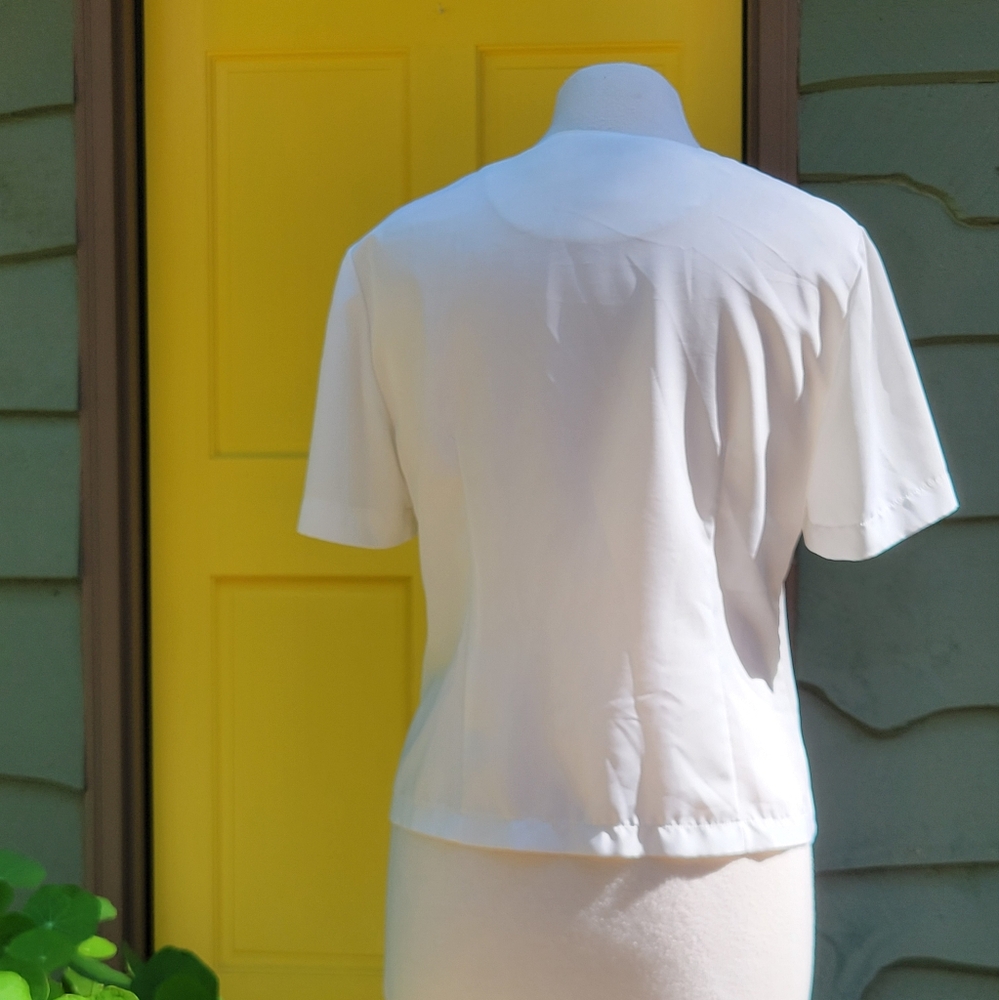 Liz Baker Essentials Pearl Embroidered Blouse 8P | White Short Sleeve - Picture 3 of 8